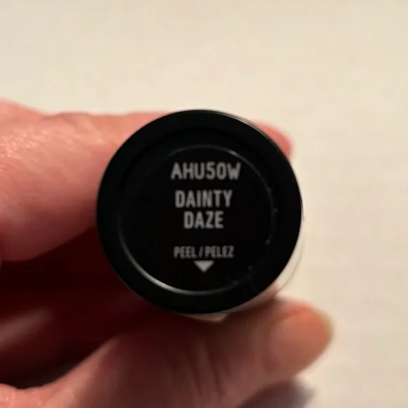 NWT NYX SUEDE LIPSTICK ‘DAINTY DAZE’ - Picture 2 of 4